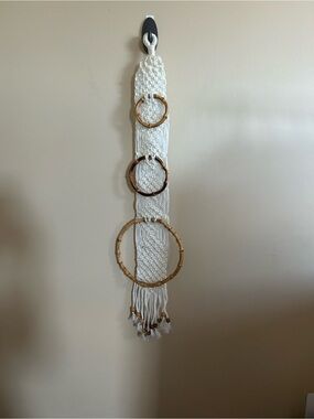 Vintage Handcrafted Cream Macramé Wall Hanging with Bamboo Towel Rings